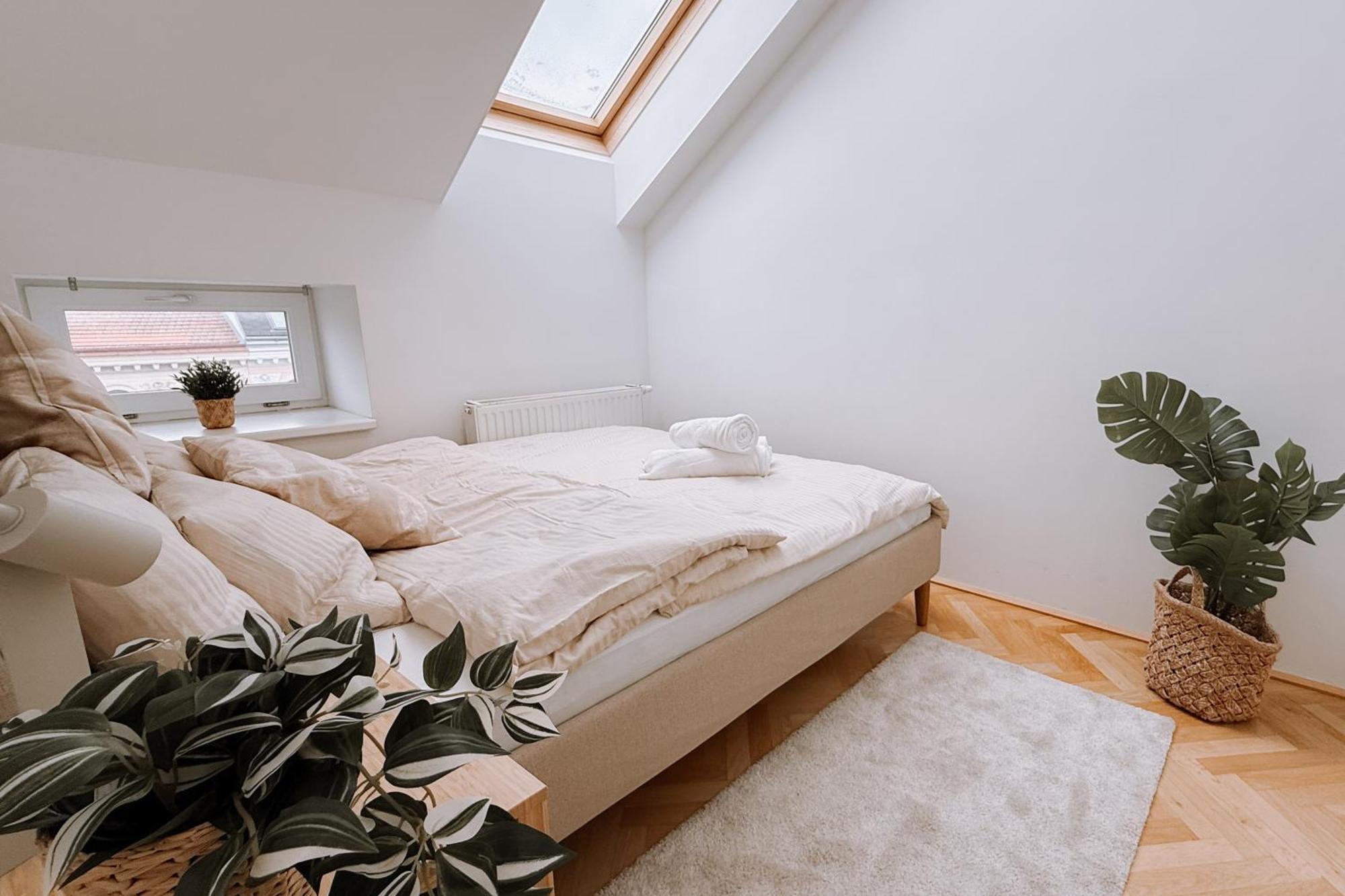 90Qm, 3 Bedrooms, Near Schoenbrunn, Balcony - Axara Housing Wenen Buitenkant foto